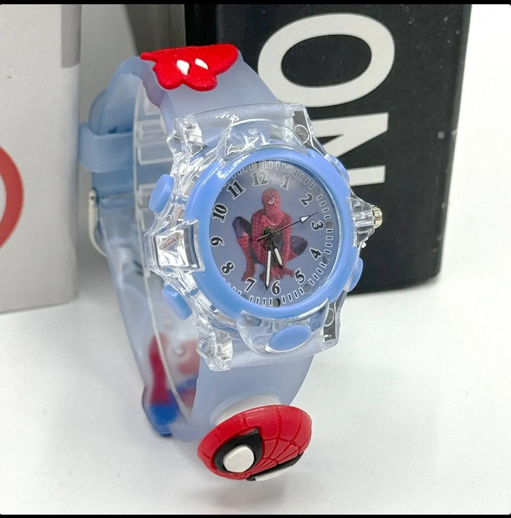 مرد عنکبوتی آبی کم رنگ